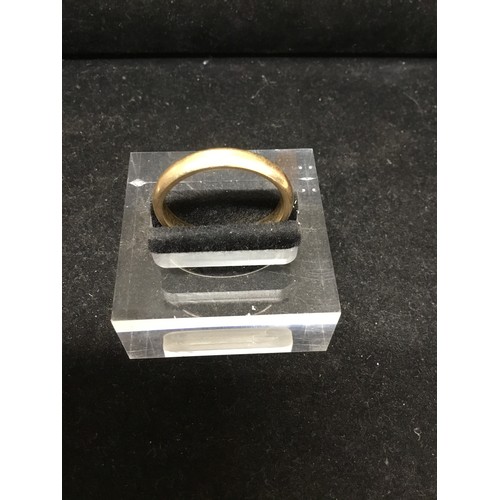 83A - 9ct gold wedding ring, 6.11g, size X