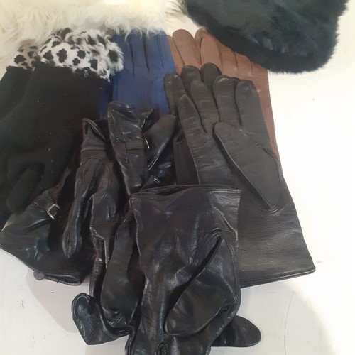 27 - 6 x pairs of ladies gloves, 5 of which are 100% genuine leather. Also 2 stylish faux fur hats, one b... 