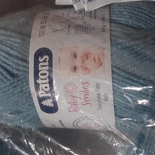 17 - Quantity of wool. Double knit, Patons and craft cotton. New unused condition