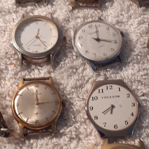 39 - A quantity of watches and watch faces including a Pierre Gordni, titanium, quartz movement, water re... 