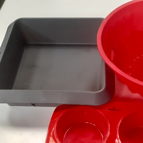 16 - A large quantity of good condition silicone cooking dishes. Very good quality. Some new, Some might ... 