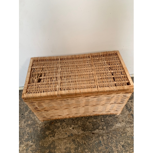 185 - Wicker lift up basket - 60cm long