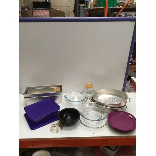 503 - Large quantity of kitchenware inc mixing bowls & tins - includes brands like Pyrex