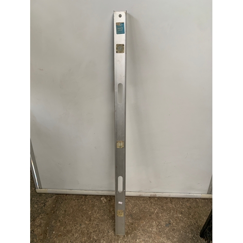 535 - 5ft tall spirit level