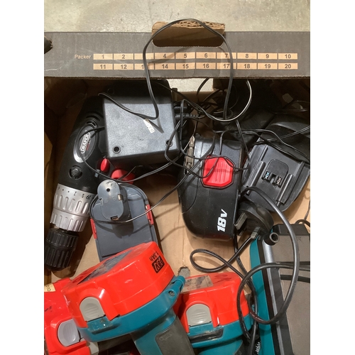 286 - Tray full of battery packs plus 2 drills Draper & makita as untested