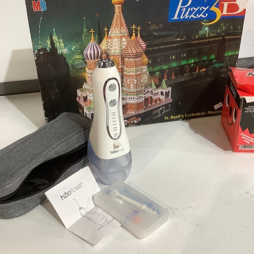 364 - St Basils cathedral Moscow 3D puzzle, small desk Henry hoover plus h2floss