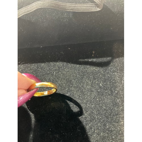 87 - 22ct gold wedding band ring - size S(61) - 6.29g