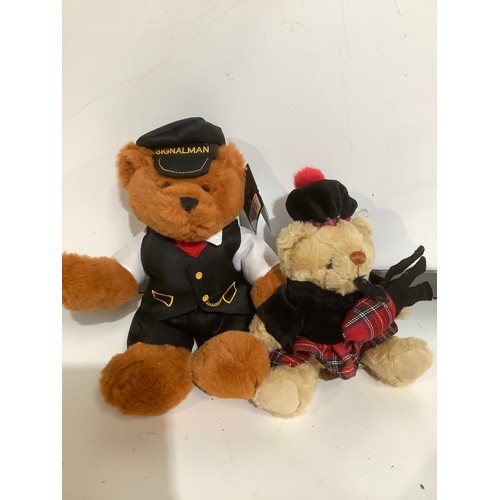 311 - The railway bears signal man teddy & Scottish bagpipe playing bear