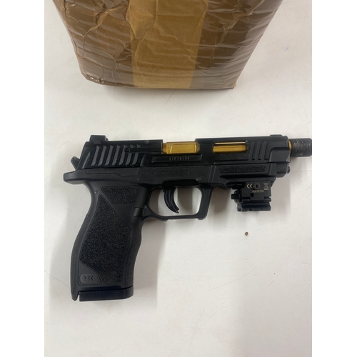 248A - LK air pistol SA10 with UX Nano laser 1 & quantity of canisters