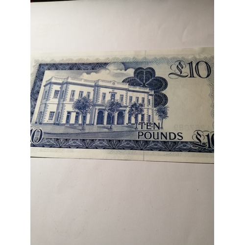 31A - COINS : GIBRALTAR 1 pound note(x3), 5 pounds note and a ten pounds note All dated 1975