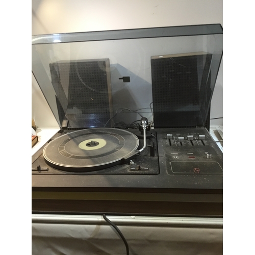 69 - Fidelity UA8 record player & speakers as untested