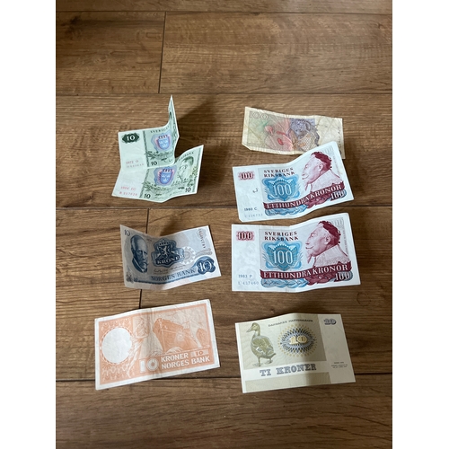 61A - Kroner bank notes - 350 kroner of various aged notes