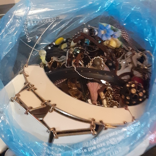 30 - Blue musical jewellery with dancing ballerina and a quantity of tangles jewellery. One bag containd ... 