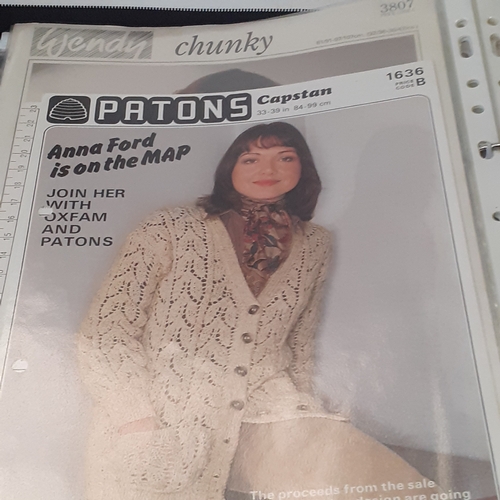 28 - Large selection of knitting patterns in folders. Well kept in categories, including Aran, cable, dol... 