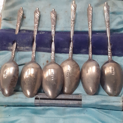 34 - Set of 6 EPNS apostle spoons. Great detail, might benefit a clean. Box is original but very worn