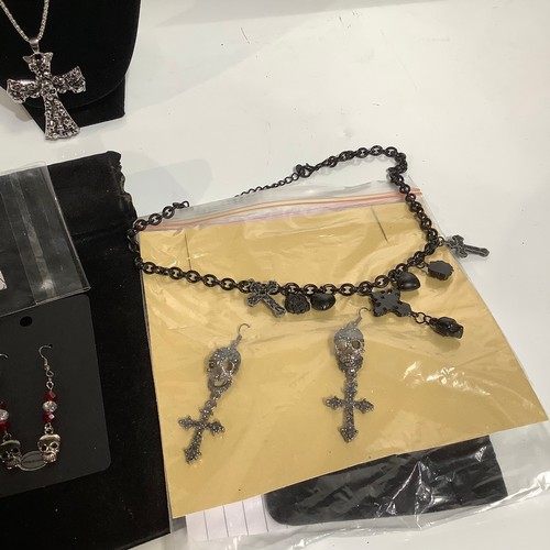 69 - Gothic necklace cross & skull and roses necklace with a silver metal gothic skull necklace