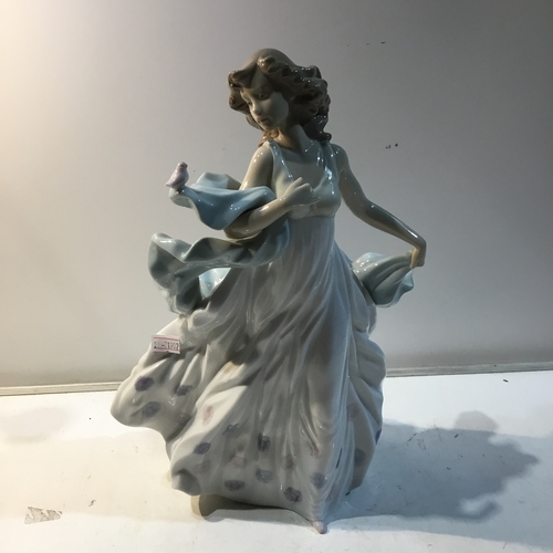 2 - LLadro 6193 porcelain figurine - some small damage of a chipped tail