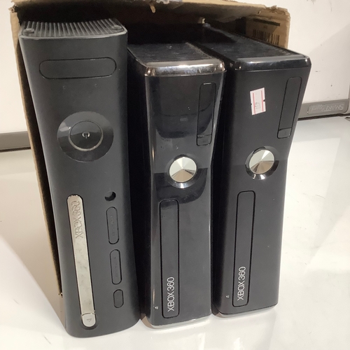 264 - 3 x xbox  360 untested