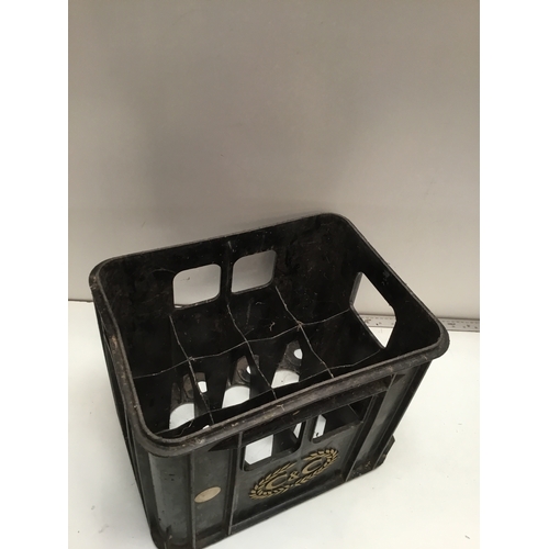 106 - C&C 12 way black plastic bottle carrier