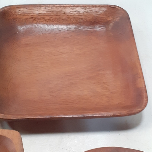 26 - Wooden dish lot. Peanut dishes/hors d'oeurves etc. Solid, quality pieces with good grain and great d... 