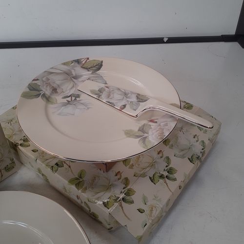 16 - New cake plates with one cake slice in bone china. Pattern is Tranquility by Kystos. New condition, ... 