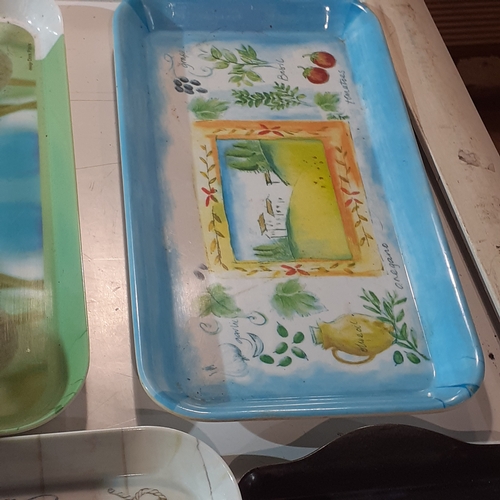 33 - Quantity of trays. Mostly melamine or plastic with one porcelain.  Nice condition with no damage. Di... 