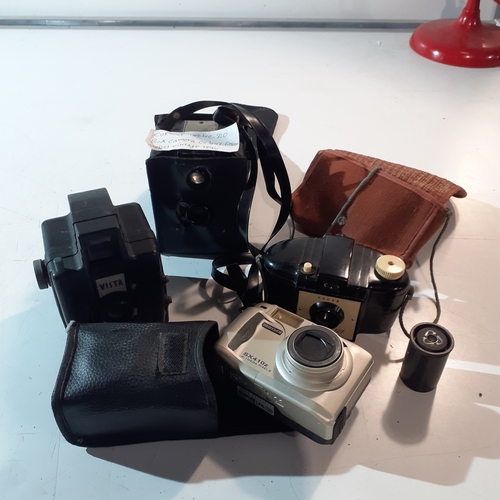 9 - Old cameras. Brownies and Coronet. Traveler SX410z. All untested/spares