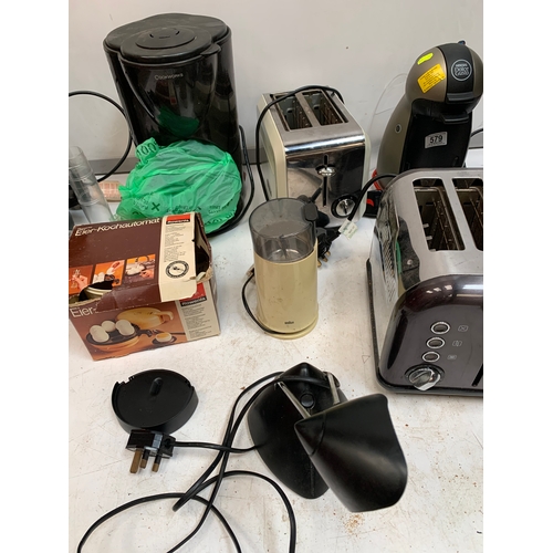 204 - Mixed kitchen lot inc air fryer, chocolate fountain, coffee machines & more