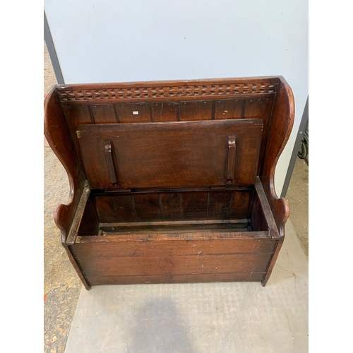 318 - Dark oak love bench with lift up seat in nice condition