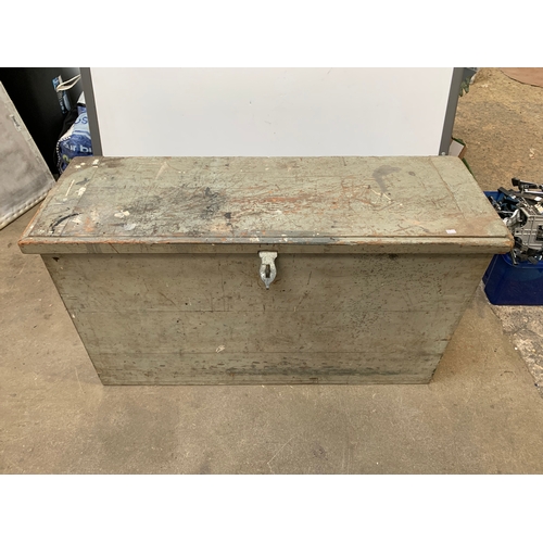 323 - Very large wooden toolbox with inner section & contents of tools - 110cm wide