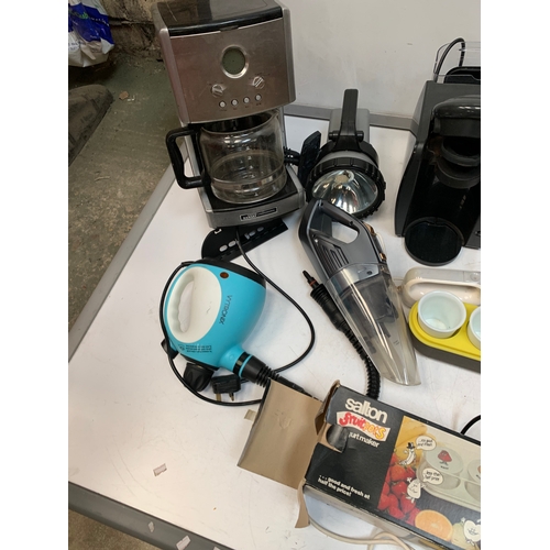 400 - Large mixed lot inc rechargeable lamp, handheld vacuum, coffee machine & more