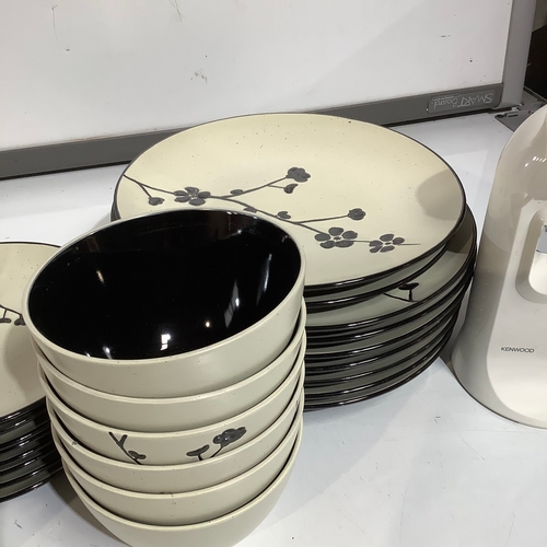 360 - Quantity very nice condition crockery including plates, side plates and cups and a small selection o... 