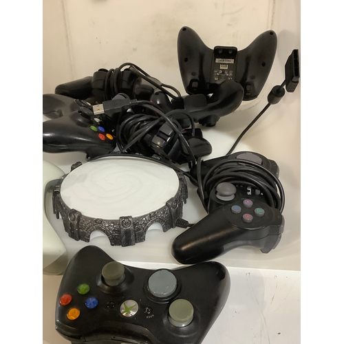 407 - Quantity of console controllers & attachments