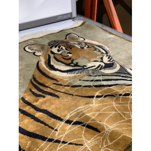 411 - Tiger themed velour rug - 3x2.4ft