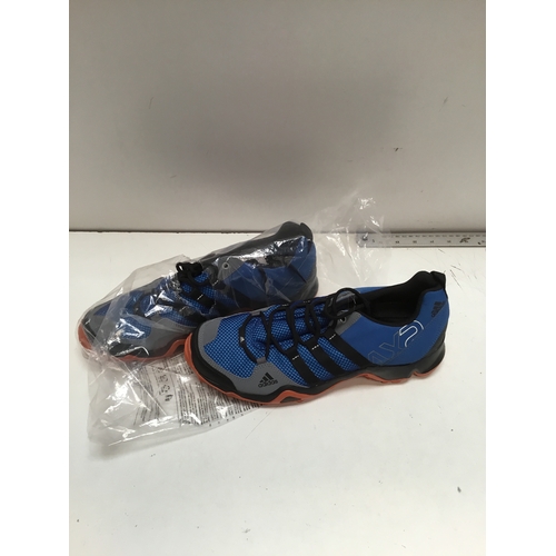 229 - NEW - A pair of mens Adidas blue AX2 Traxion trainers size 10