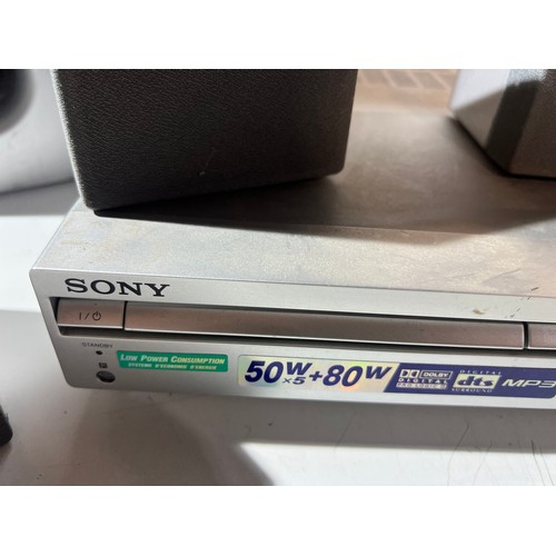 200 - Sony DAV-SB100 dvd home cinema system with remote