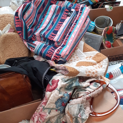 465A - Large joblot. Suitable car boot items. Modern, vintage, household. Overall no damage. Resale opportu... 