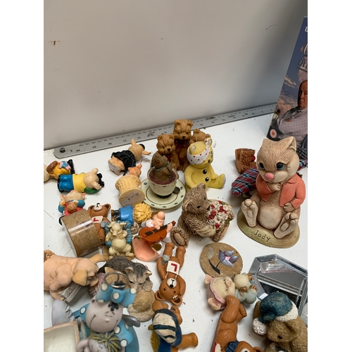 470 - Large quantity of collectible figurines - most teddy bears