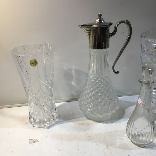 170 - Crystal glass lot inc decanters and vases - featuring Cristal d’arques