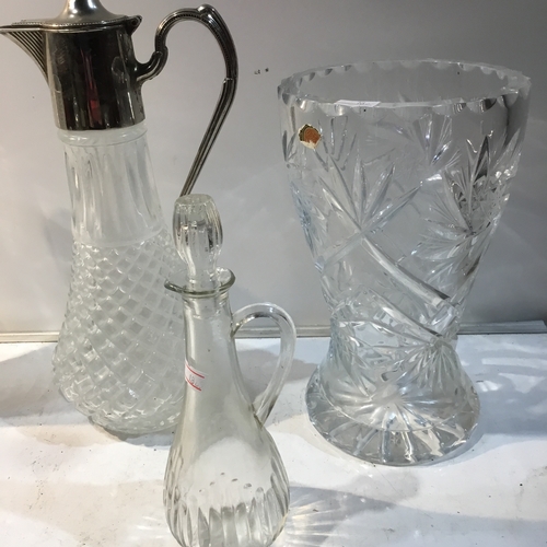 170 - Crystal glass lot inc decanters and vases - featuring Cristal d’arques