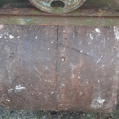 10A - Antique Ironcrete roller. Extremely heavy cast iron with great detail. Woud benefit a clean up but o... 