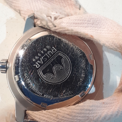 291 - Pulsar Kinetic wristwatch.  Water resistant 10 bar. Serial number 664999. Light wear and tear but fu... 