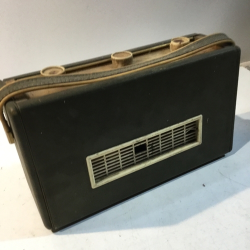 196 - Vintage Roberts transistor radio