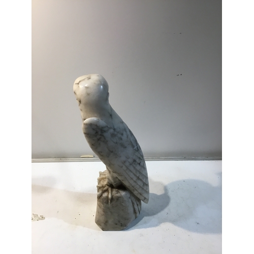 200 - Heavy marble style eagle on plinth - 20cm tall