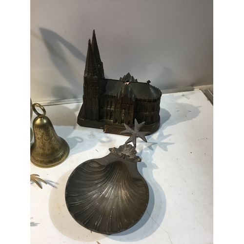 206 - Eclectic lot inc metal shell dish, Cologne cathedral & brass items