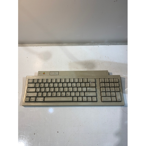 299 - 1991 Apple Keyboard II - beige old style plastic