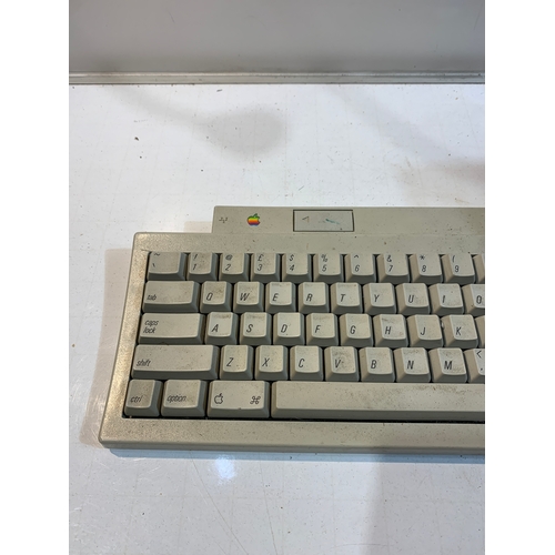 299 - 1991 Apple Keyboard II - beige old style plastic