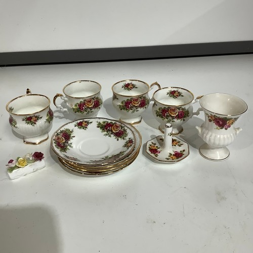 26 - Quantity of Royal Albert Old Country Roses inc cups, saucers, cake stand & sugar bowl