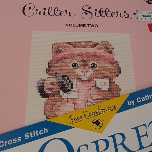 20 - Bundle of cross stitch magazines and patterns.