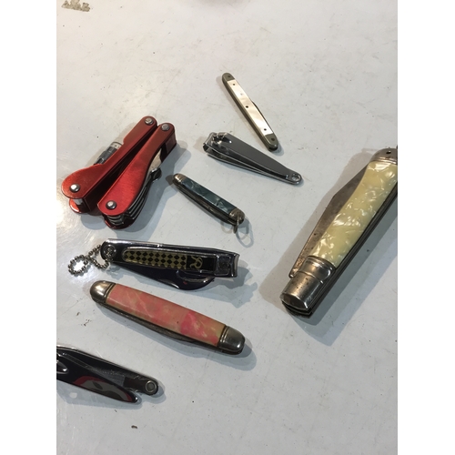 343 - Selection of nail clippers & penknifes